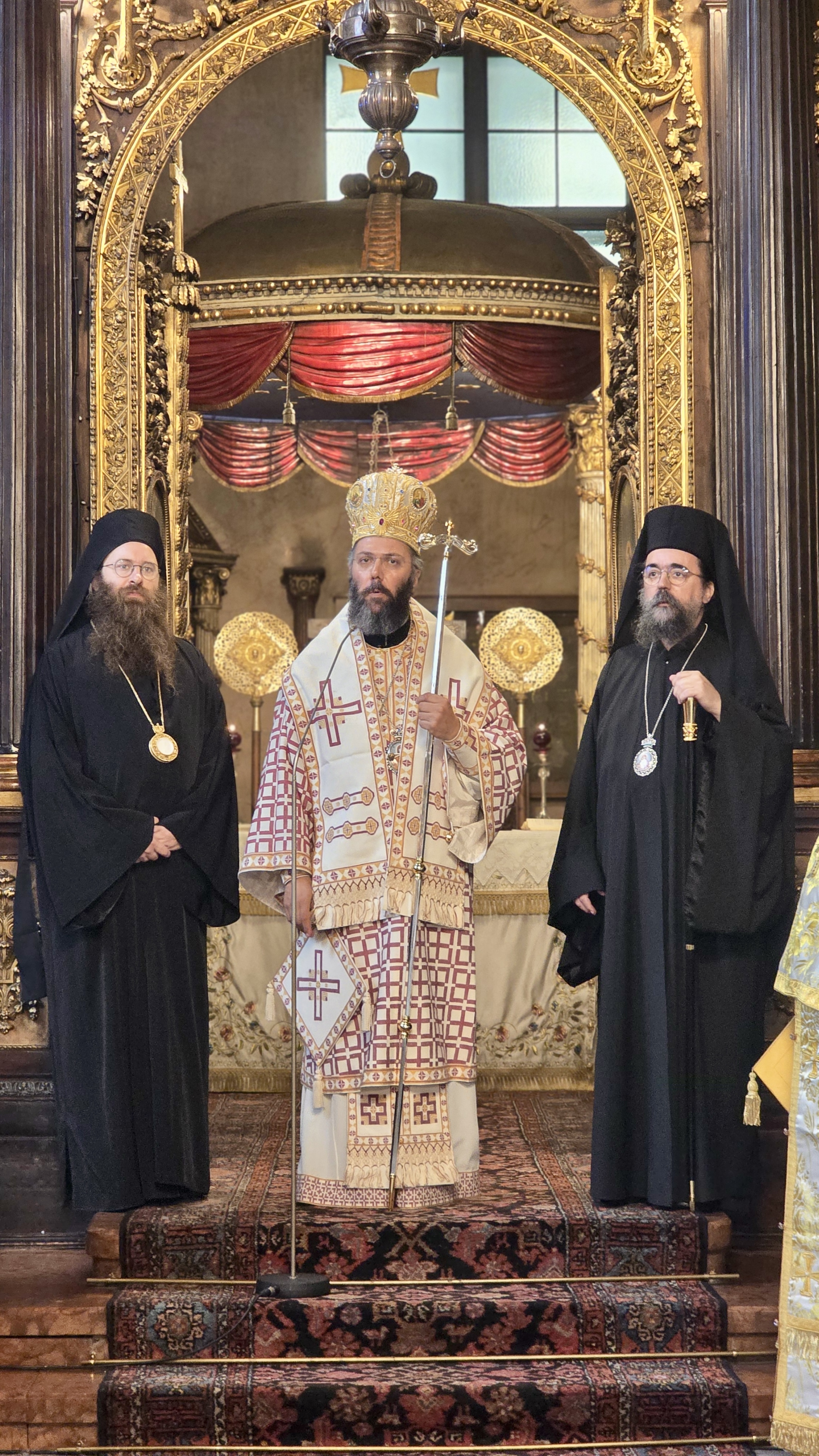 Τρισαρχιερατικὴ Θεία Λειτουργία στὸν Ἱερὸ Καθεδρικὸ Ναὸ Ἁγίας Τριάδος Βιέννης