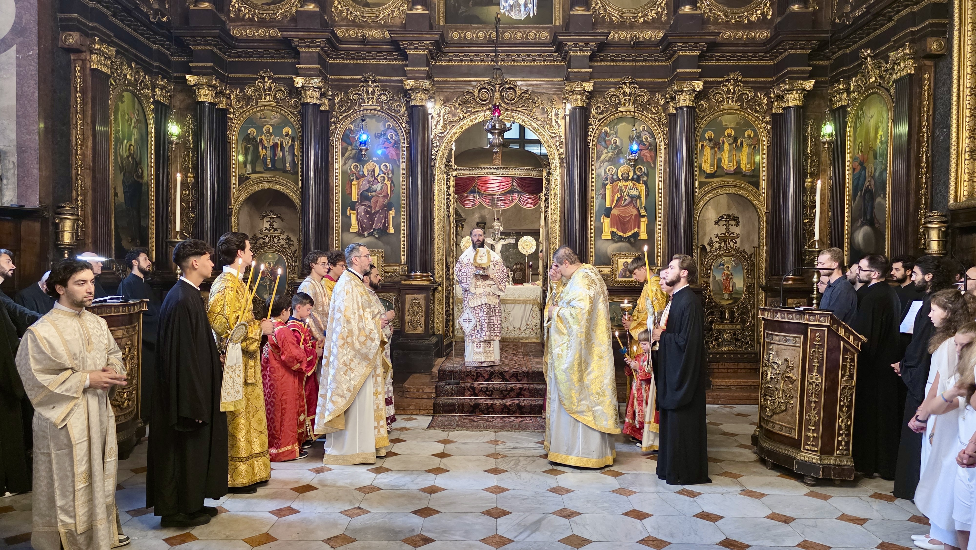 Τρισαρχιερατικὴ Θεία Λειτουργία στὸν Ἱερὸ Καθεδρικὸ Ναὸ Ἁγίας Τριάδος Βιέννης