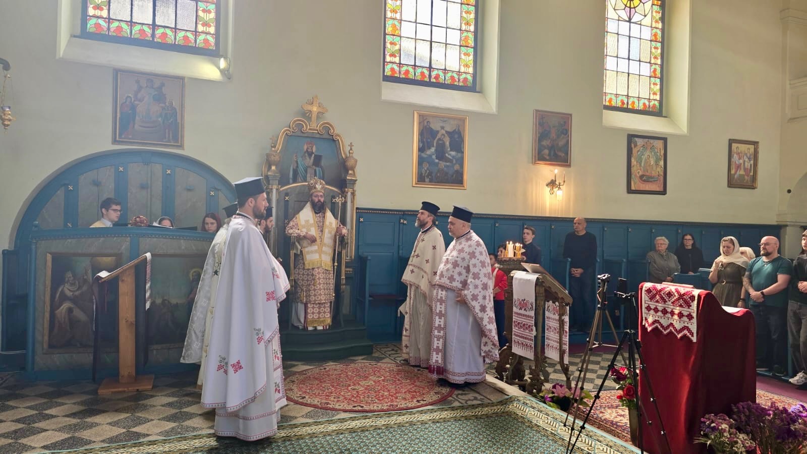 Ἀρχιερατικὴ Θεία Λειτουργία καὶ διορισμὸς νέου προϊσταμένου καὶ νέου ἐφημερίου στὸν Ἱερὸ Ναὸ Ἁγίας Τριάδος στὸ Kecskemet τῆς Οὑγγαρίας