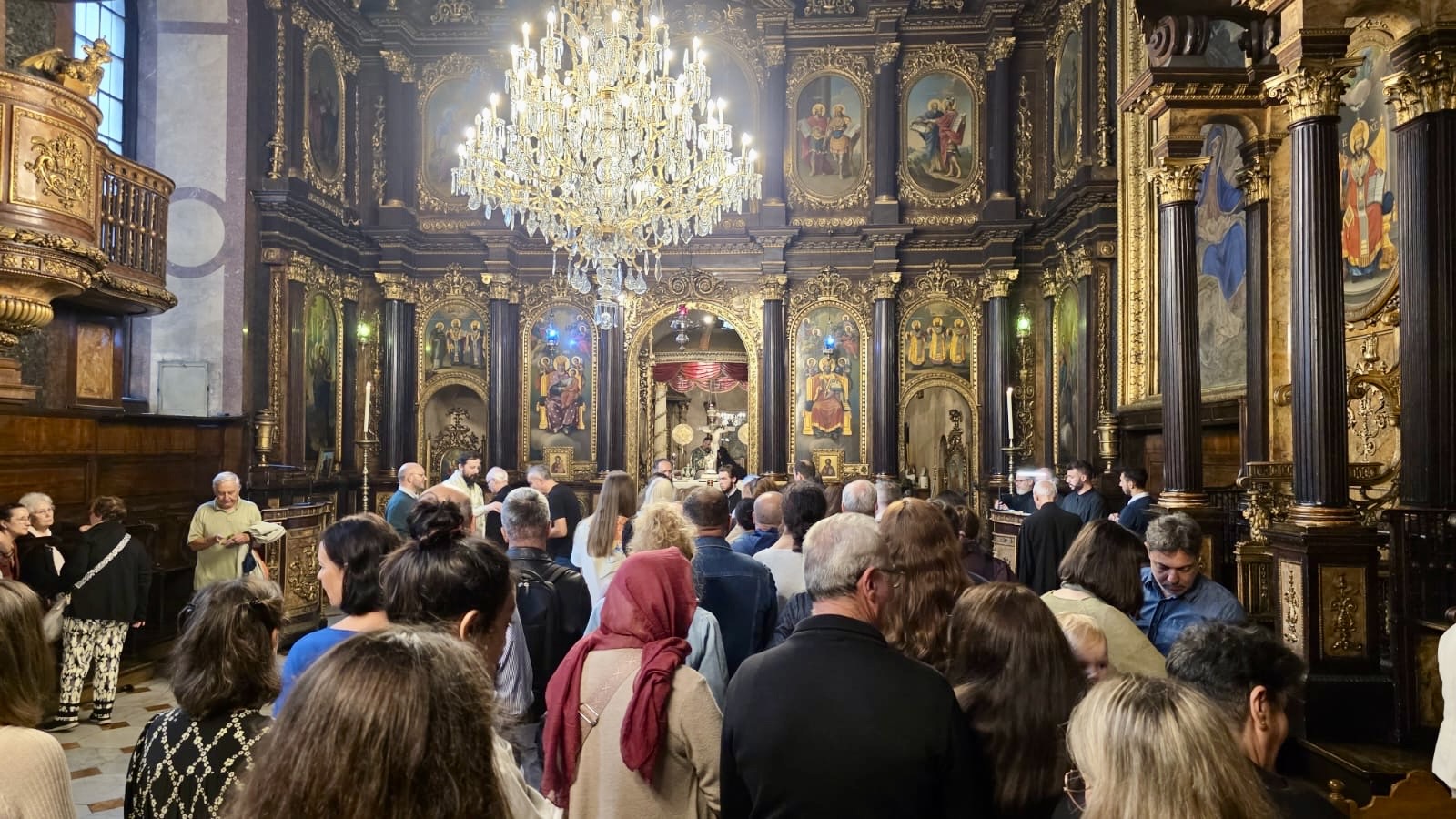 Ἑορτὴ τῆς Ὑψώσεως τοῦ Τιμίου Σταυροῦ καὶ Δισαρχιερατικὴ Θεία Λειτουργία στὸν Καθεδρικὸ Ἱερὸ Ναὸ Ἁγίας Τριάδος στὴ Βιέννη