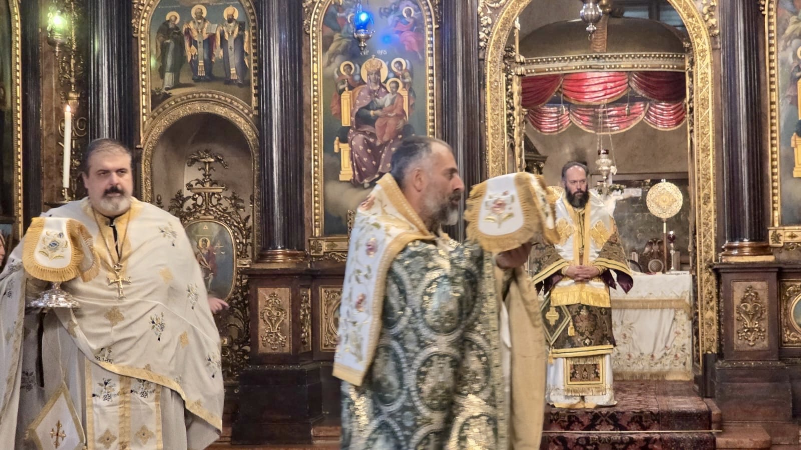 Ἑορτὴ τῆς Ὑψώσεως τοῦ Τιμίου Σταυροῦ καὶ Δισαρχιερατικὴ Θεία Λειτουργία στὸν Καθεδρικὸ Ἱερὸ Ναὸ Ἁγίας Τριάδος στὴ Βιέννη