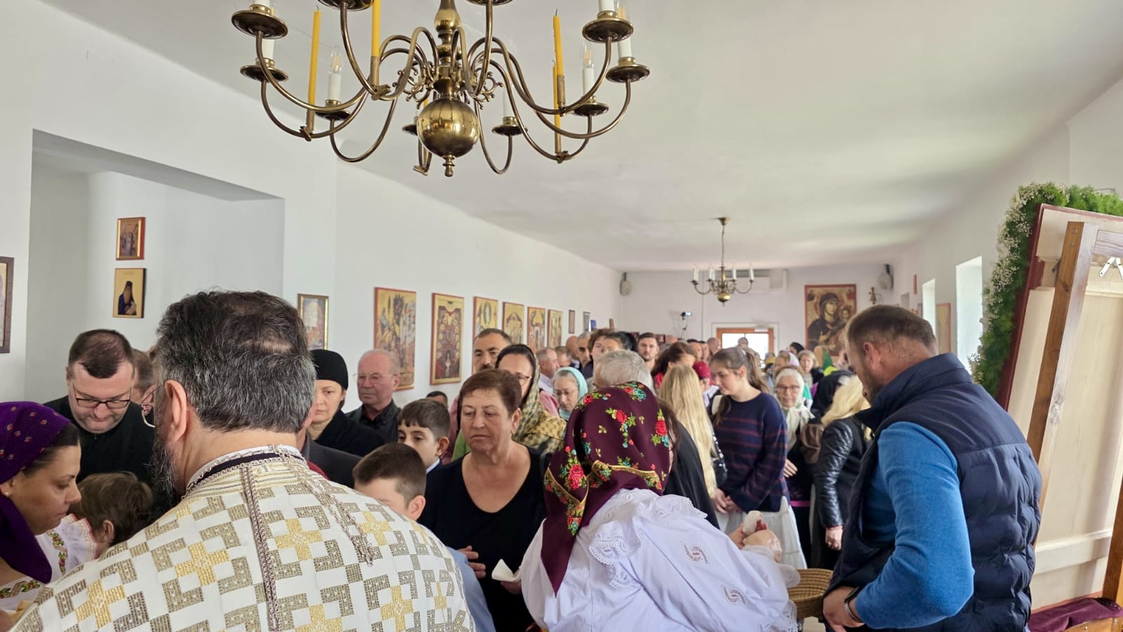 Erzbischöfliche Göttliche Liturgie zum Patronatsfest der Pfarrgemeinde der heiligen Paraskeva von Epivates in Wiener Neustadt