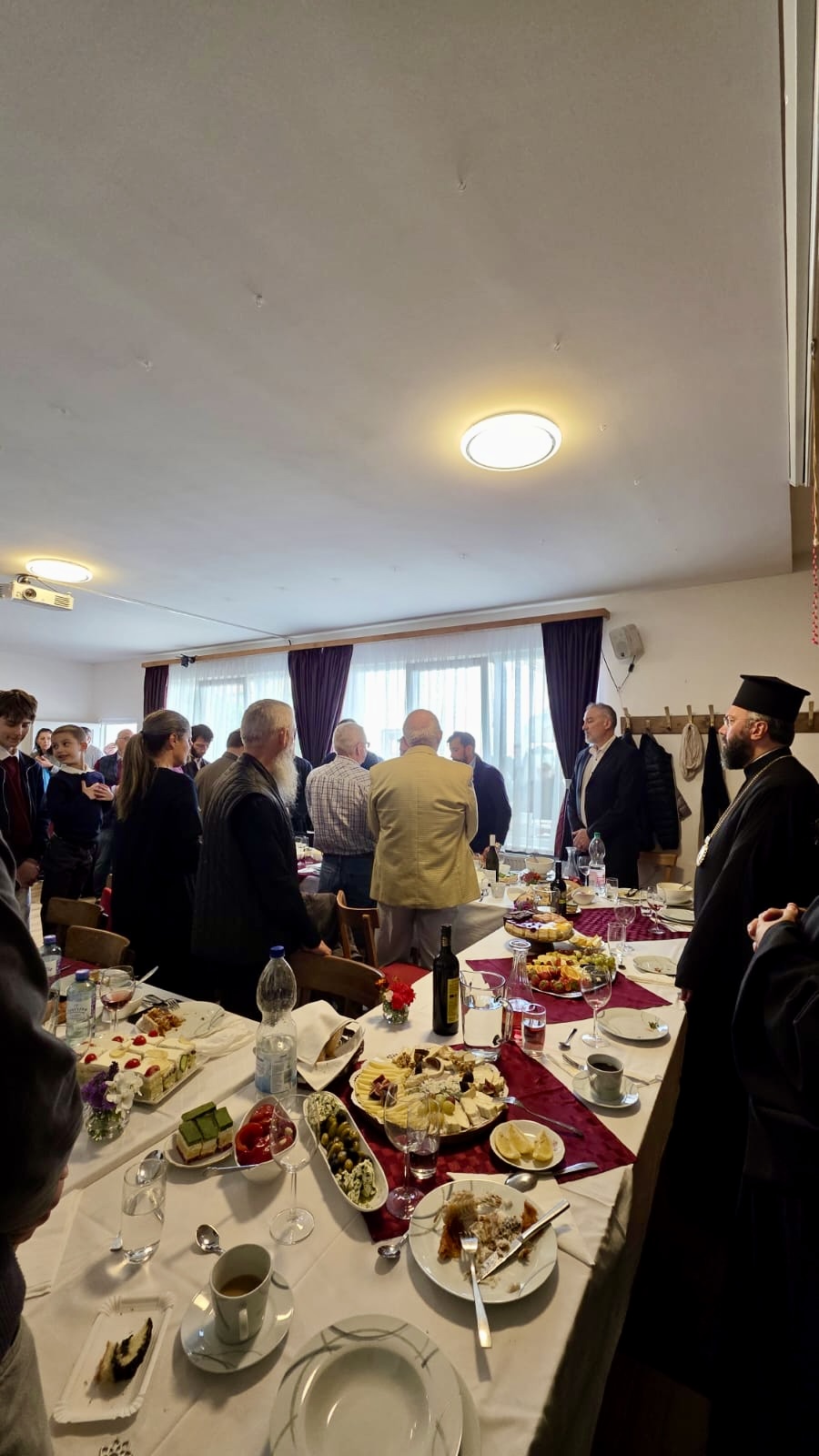 Erzbischöfliche Göttliche Liturgie zum Patronatsfest der Pfarrgemeinde der heiligen Paraskeva von Epivates in Wiener Neustadt